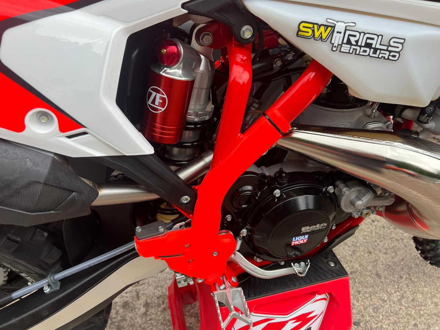 2025 Beta RR X-PRO 2T 250cc/300cc Enduro Bike