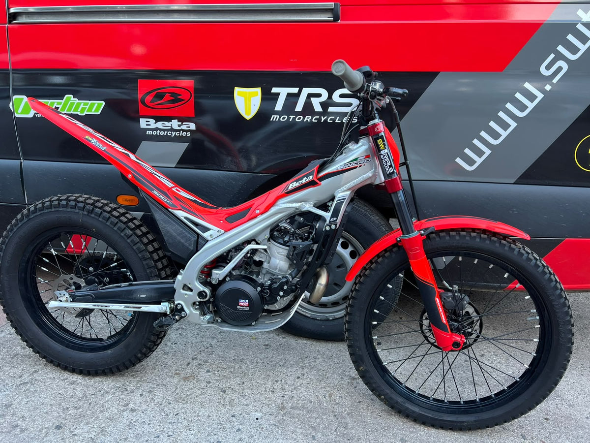 2026 Beta SINCRO 2T 300cc Trials Bike