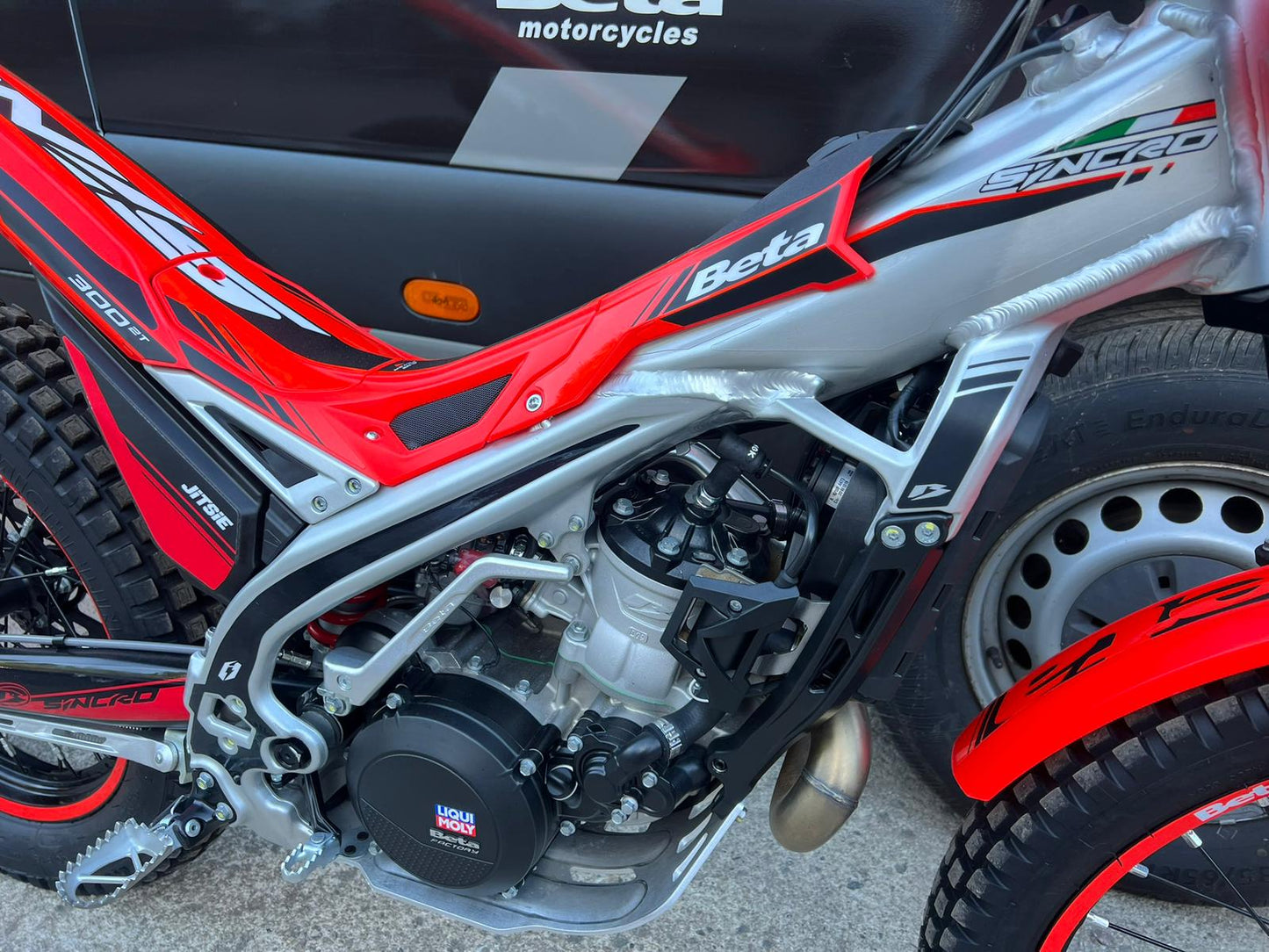 2026 Beta SINCRO 2T 300cc Trials Bike