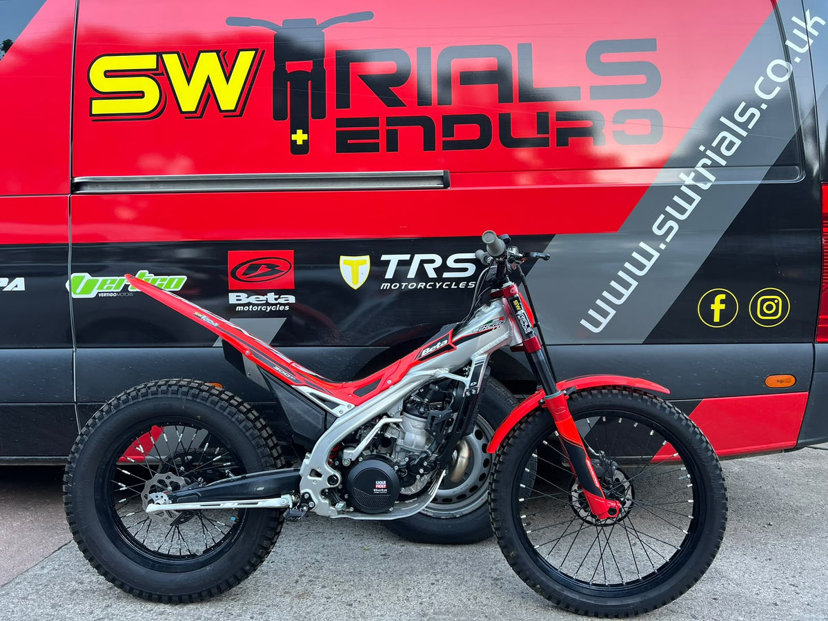 2026 Beta SINCRO 2T 300cc Trials Bike