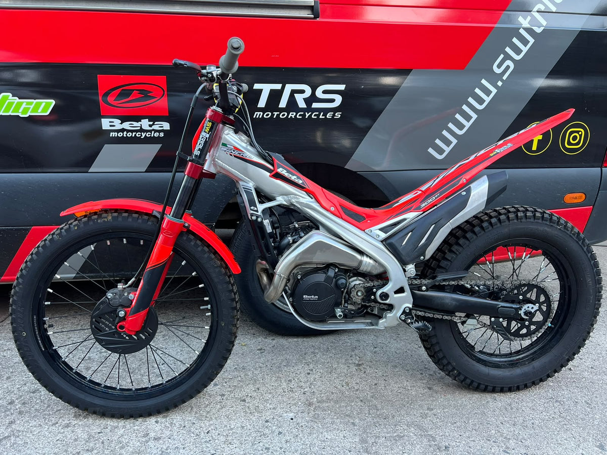 2026 Beta SINCRO 2T 300cc Trials Bike